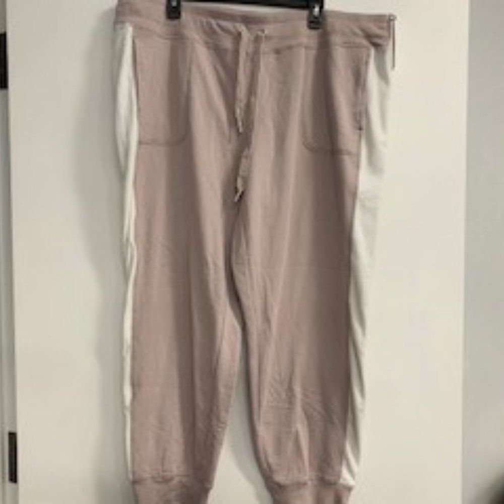 NWT: Calvin Klein performance joggers